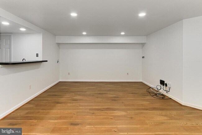 Building Photo - 4021 Lake Glen Rd