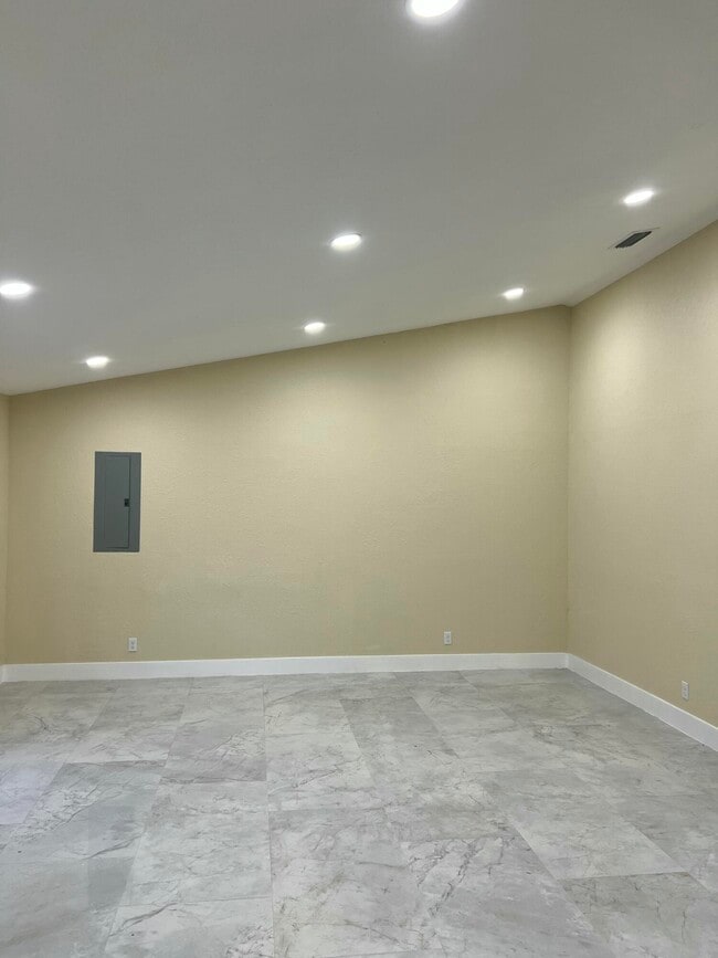 Building Photo - 11886 Orange Grove Blvd
