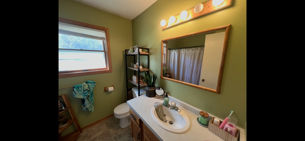 Building Photo - 607 James St NE