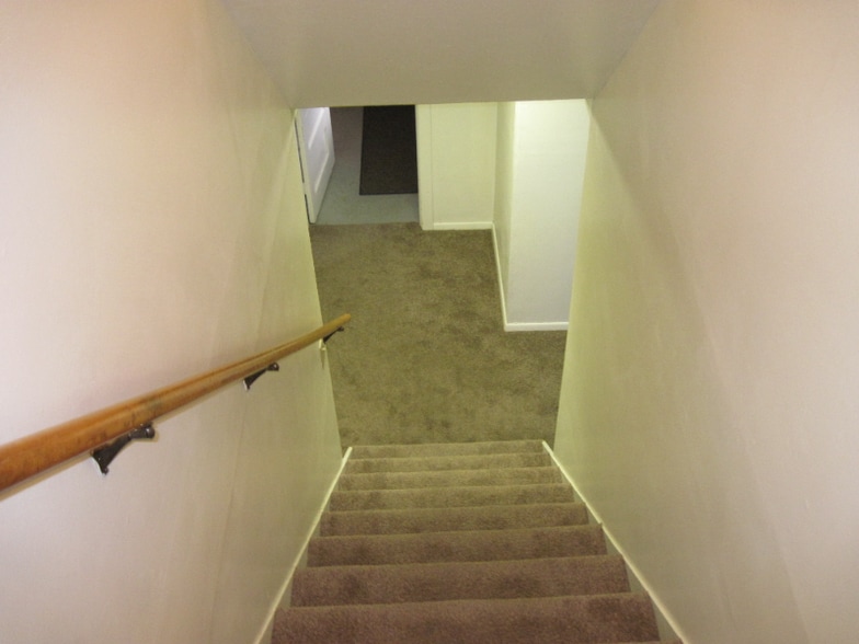 Building Photo - 1746 Alderson Ave