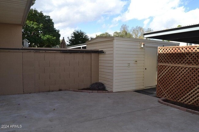 Building Photo - 8426 E Chaparral Rd