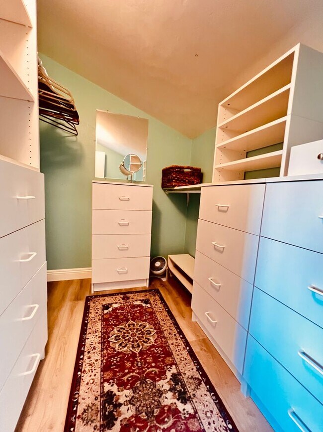 Building Photo - LAKE ACCESS!! Beautiful 4 bedroom 2 bath H...