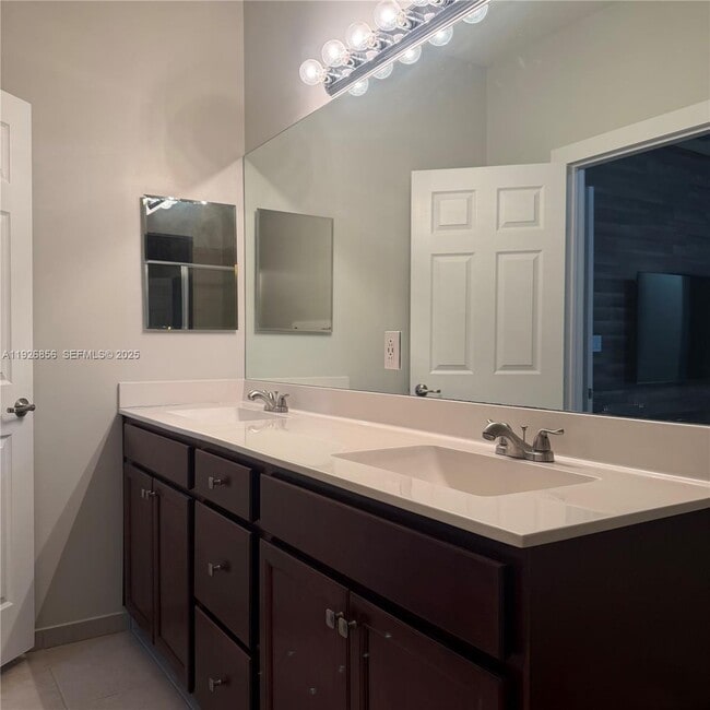 Building Photo - 10320 W 33rd Ln