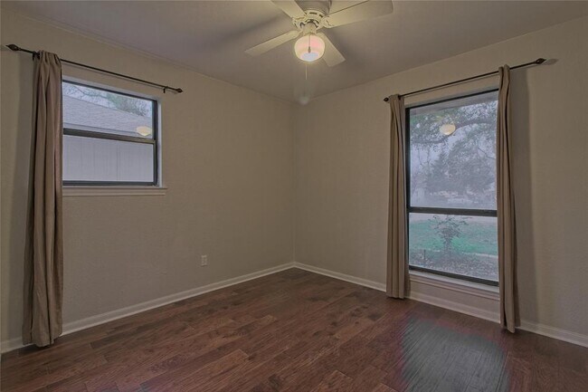 Building Photo - 1102 Fowzer St