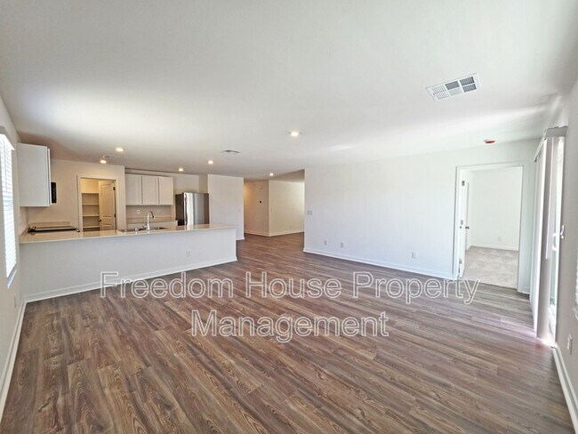 Building Photo - 660 Huyana Wind Dr