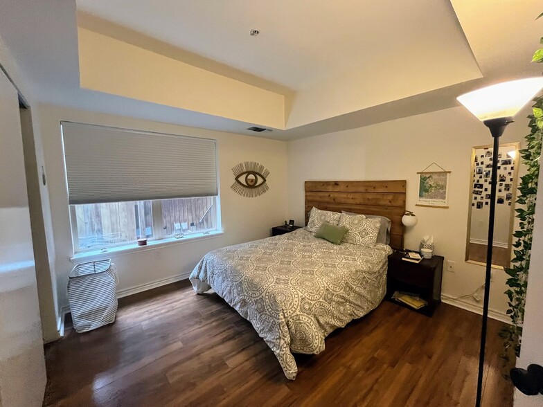 Building Photo - 2910 Wyandot St