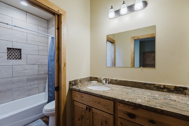 Building Photo - 642 Twincreek Cir