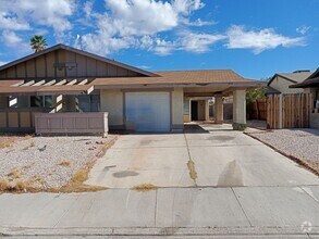 Building Photo - Welcome to this cozy 3-bedroom, 2-bathroom...
