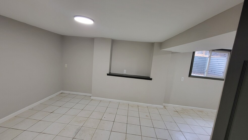 Building Photo - 9 Hillside Ave