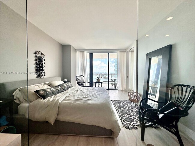 Building Photo - 650 NE 32nd St