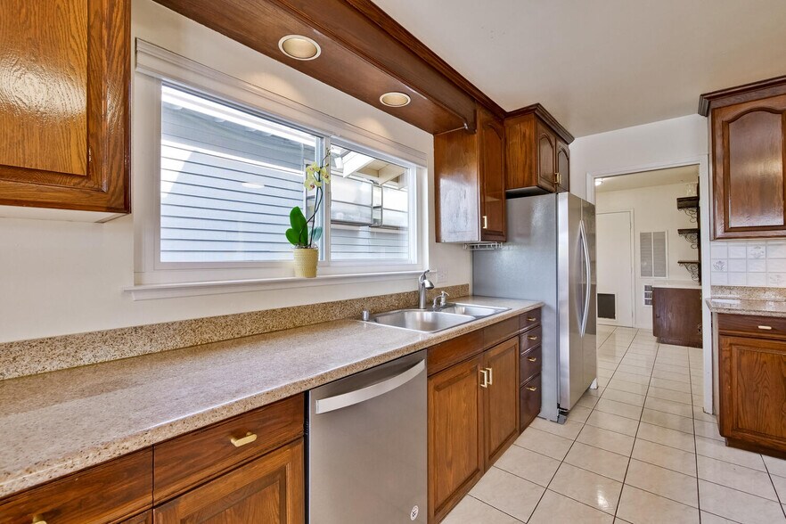 Building Photo - 255 Shearwater Is