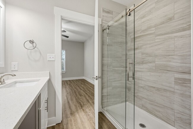 Building Photo - 3 Bedroom End Unit with a Lake View!!