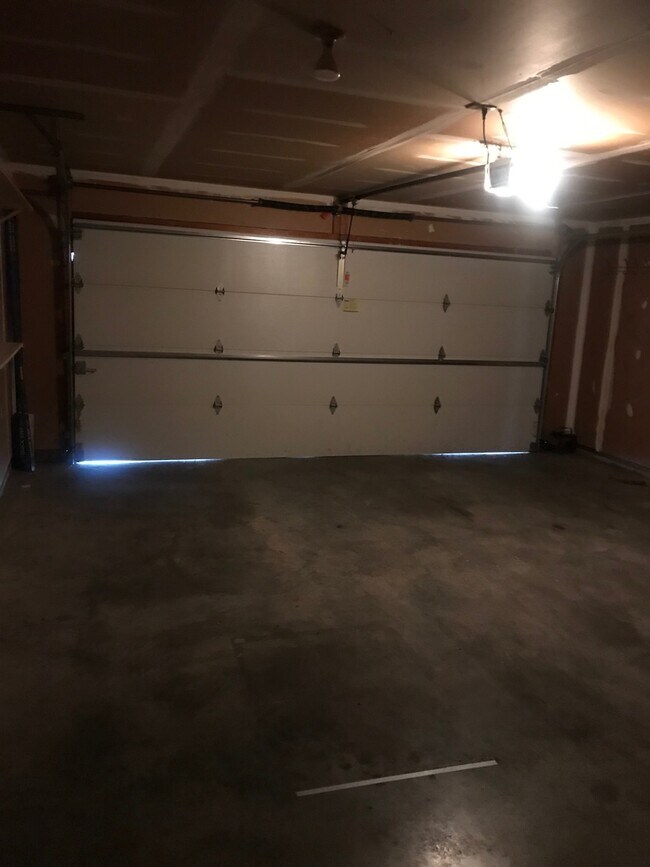 Building Photo - 116 Triple Jay Dr