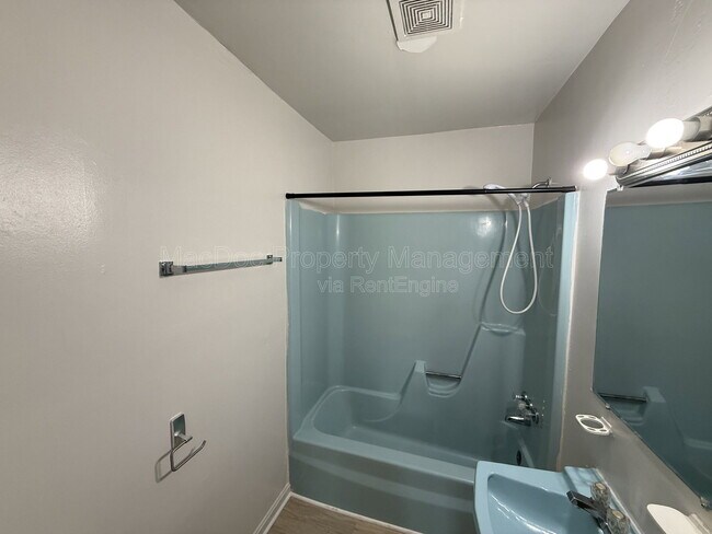 Building Photo - 809 Denton Cir