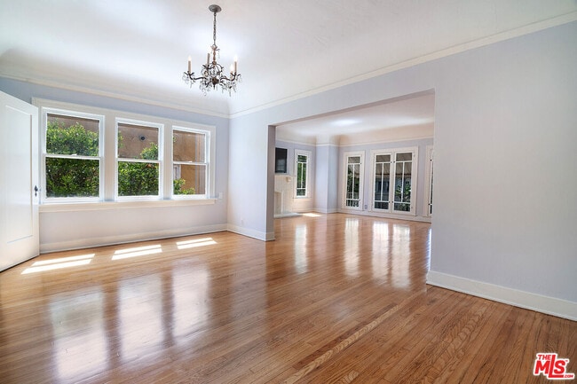 Building Photo - 170 1/2 S Sycamore Ave