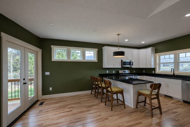 Building Photo - Fairview Rental! - Two Occupants Max