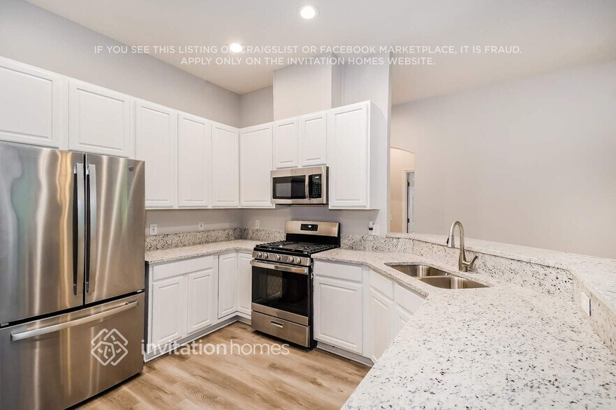 Building Photo - 420 Heather Park Ln