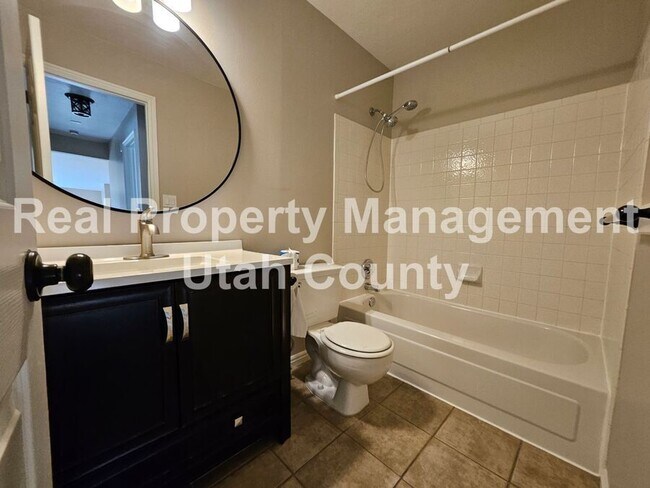 Building Photo - 81 S 220 W St