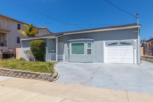 Building Photo - 4804 Iroquois Ave