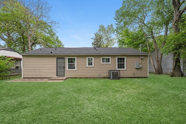 Building Photo - 9410 Rosehaven Dr