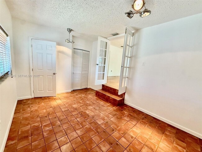 Building Photo - 2321 SW 31st Ave