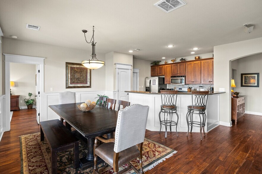 Building Photo - 18024 Edgewood Way