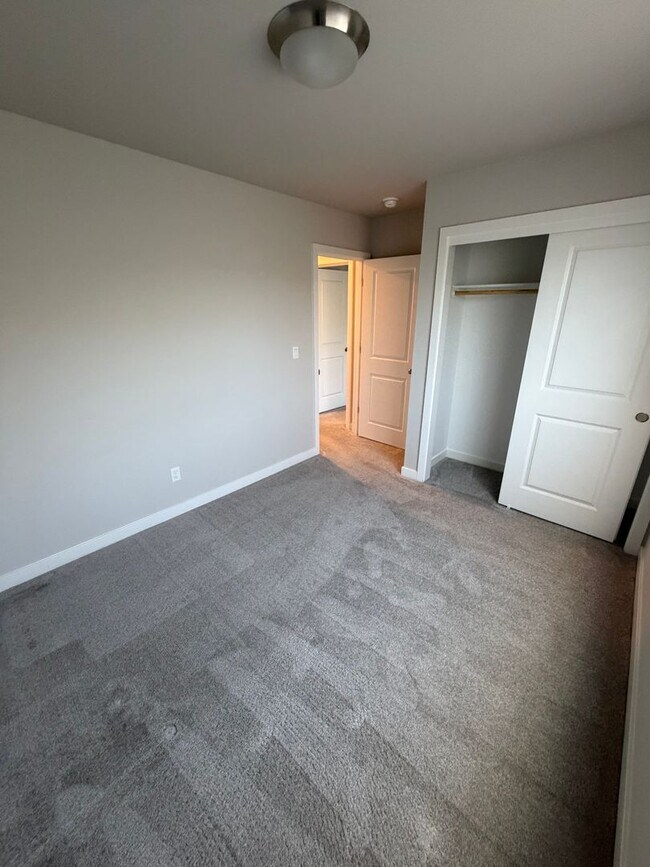 Building Photo - Newer Home in Crestview Crossing - Ideal Newberg location & a Neighborhood Park!