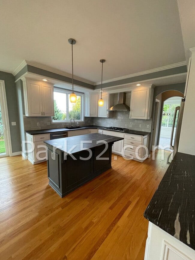 Building Photo - Browns Point Tacoma 3 Bedroom Single Famil...