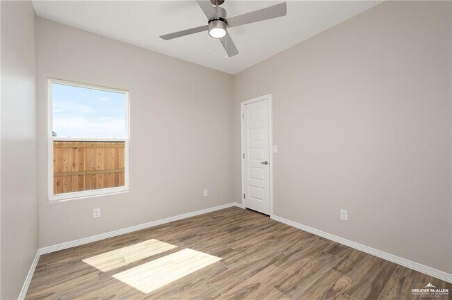 Building Photo - 4220 W Walnut Ave