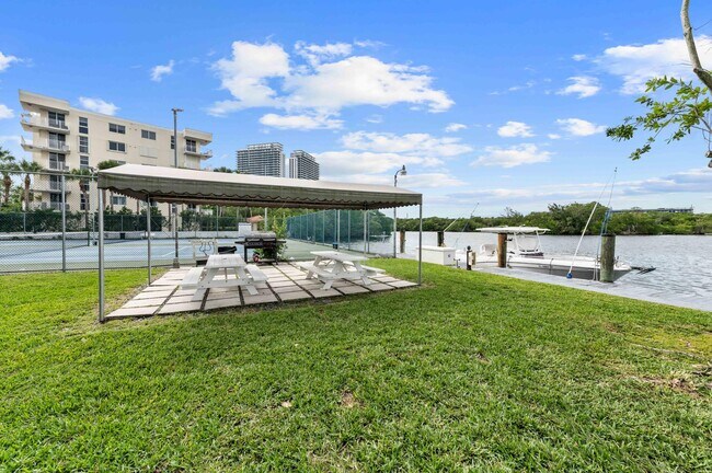 Building Photo - 16546 NE 26th Ave