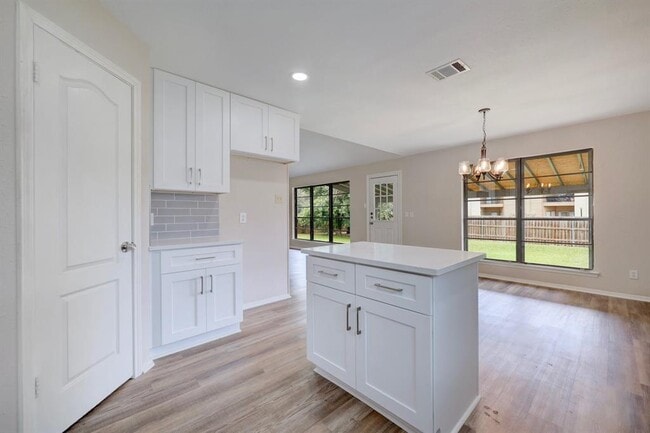 Building Photo - 200 Woodmont Dr