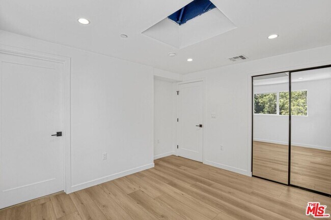 Building Photo - 10826 Hesby St