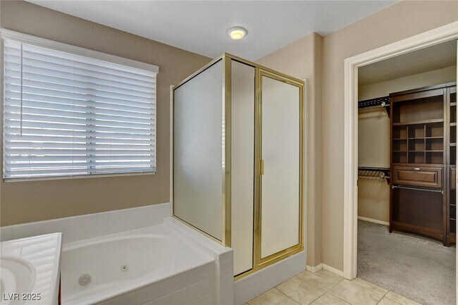 Building Photo - 1005 Roaring River Ave