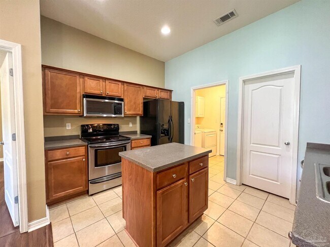 Building Photo - 5866 Chi Chi Cir