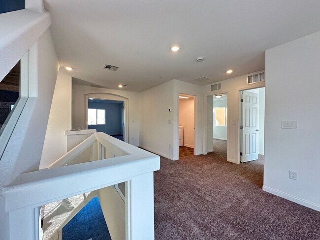 Building Photo - Robindale & Westwind