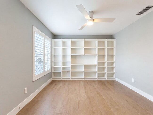 Building Photo - Beautifully renovated 3/2 home now available in the desirable Villages at Country Creek!
