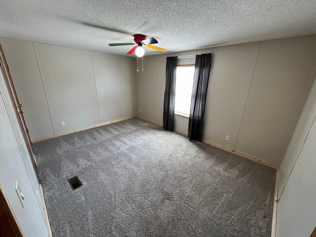 Building Photo - 2 Bedroom 2 Bath Updated Mobile Home in Cliffview Mobile Home Park. Very well kept-up area.