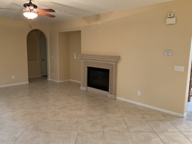 Building Photo - 8472 Elche Ct
