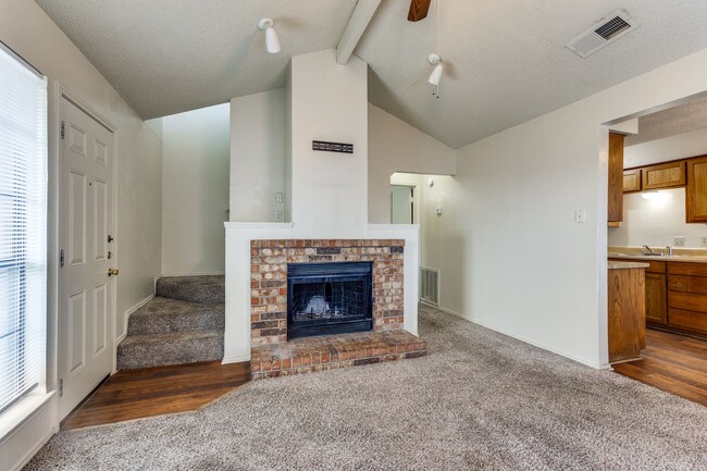 Building Photo - 2 Bedroom in Kennedale • Move-in Ready