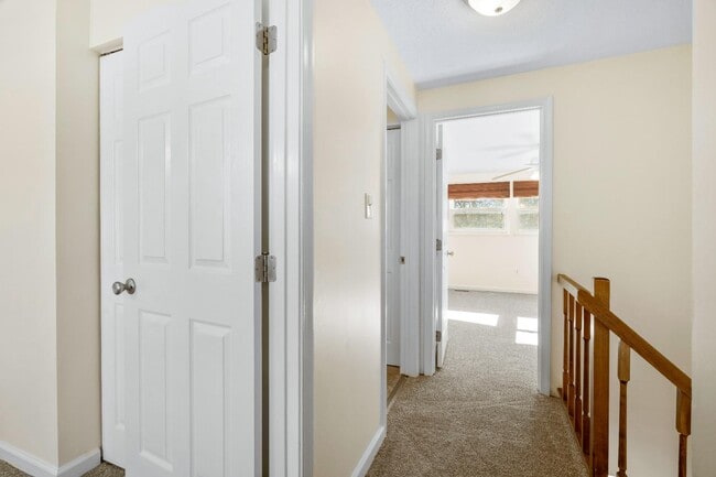 Building Photo - 152 Fairfield Dr