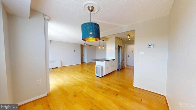 Building Photo - 2500 N Van Dorn St