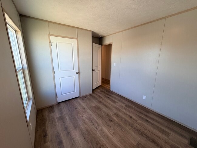 Building Photo - 2101 SW 38th St