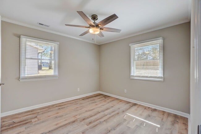Building Photo - Gorgeously Renovated Apartments