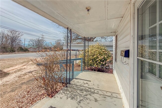 Building Photo - 937 E Main St