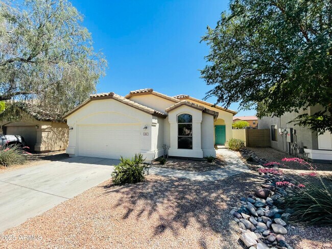 Primary Photo - 841 E Lovegrass Dr