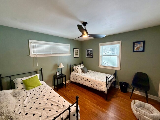 Building Photo - 3 Bed 1.5 Bath Single Family Home in Scholfield