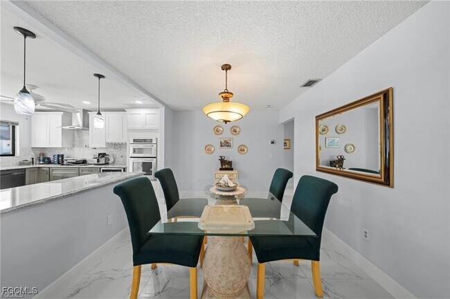 Building Photo - 11650 Pointe Cir