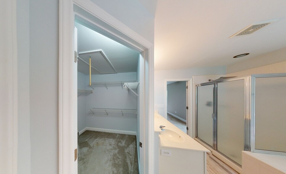 Building Photo - 425 New Parkside Dr