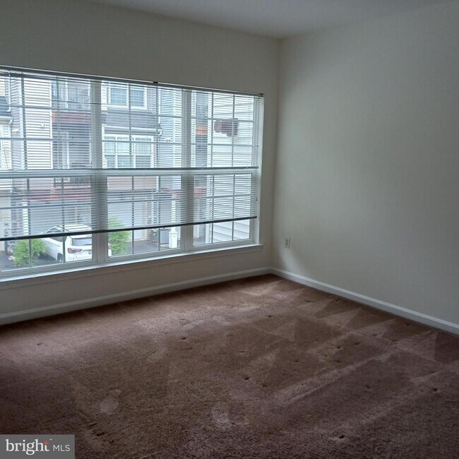 Building Photo - 2125 Hideaway Ct