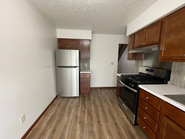 Building Photo - 519-F S Silverwood Lane
